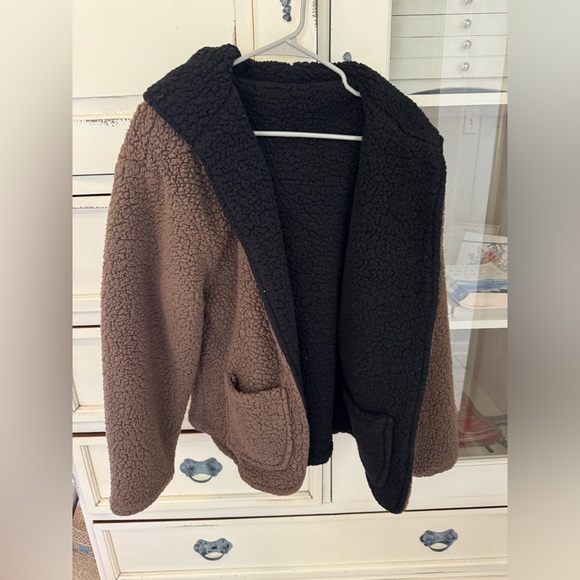 Reversible fuzzy jacket - Picture 1 of 3